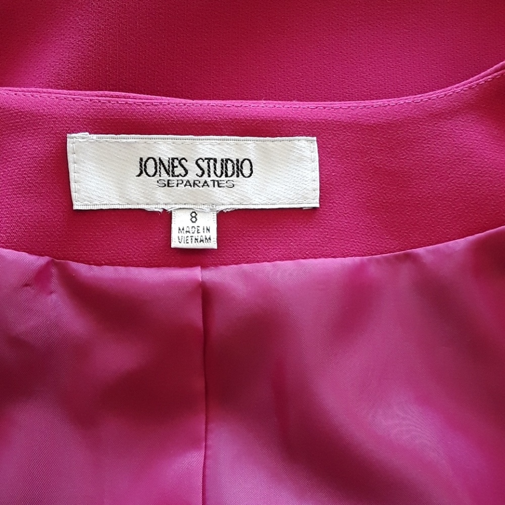 Suit - Picture 3 of 3